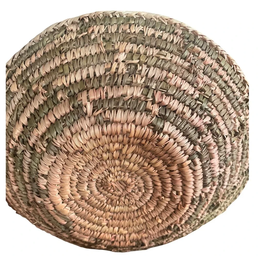 Vintage Handmade Coiled Sweetgrass Basket Bowl Sage Green Tan Decorative Tray 8